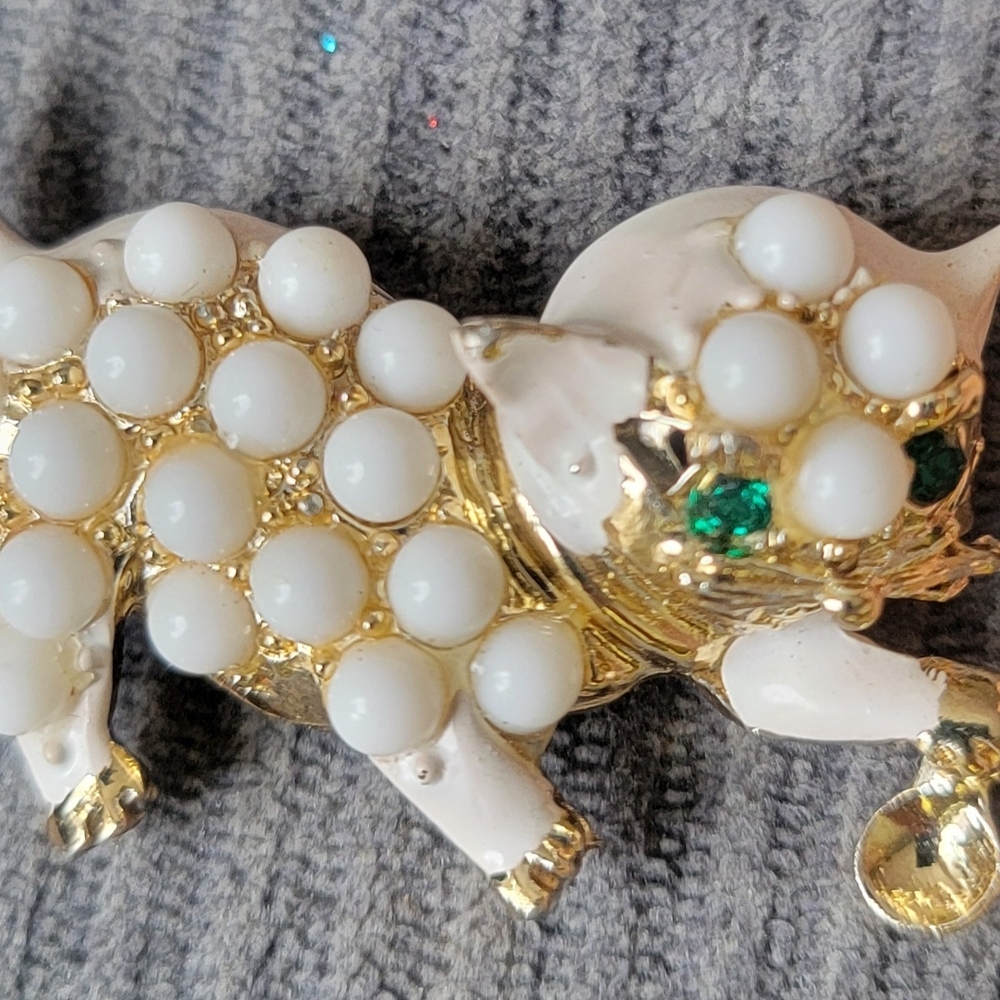 Vintage Cat Brooch Pin with green eyes and gold tone
